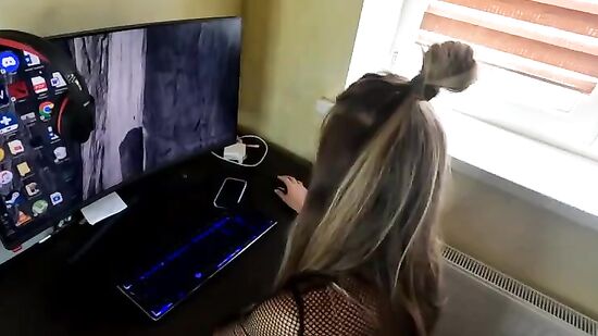 Не могу оторваться от Инстаграма, даже во время секса