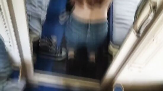 Русский парень едет отдыхать в одном купе с студенткой-незнакомкой