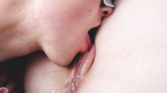 Любимый фэтиш моего парня лизать сперму после любовников