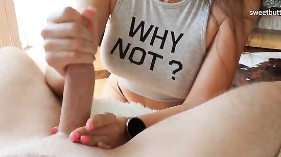 Мамка дрочит мужику с грязными разговорами