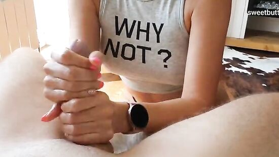 Мамка дрочит мужику с грязными разговорами