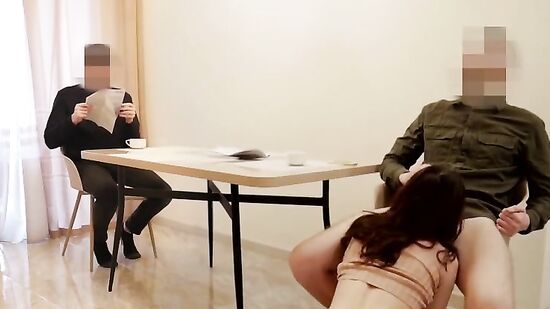 Жена захотела секса с коллегой по работе у мужа на глазах