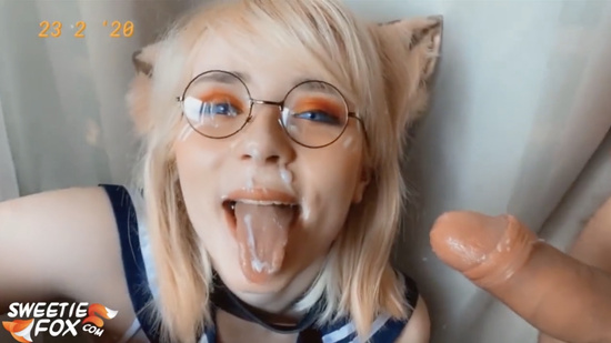 Свит Фокси сосет член соседу и кушает сперму