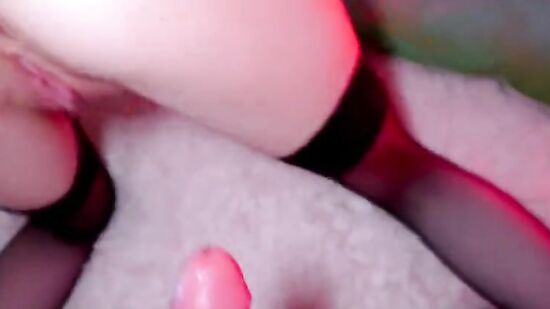 Секси девушка принимает член в кремовую киску