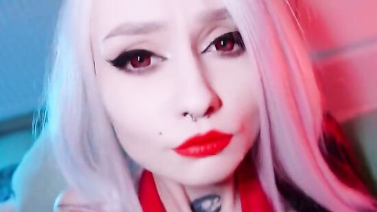 Секси девушка принимает член в кремовую киску