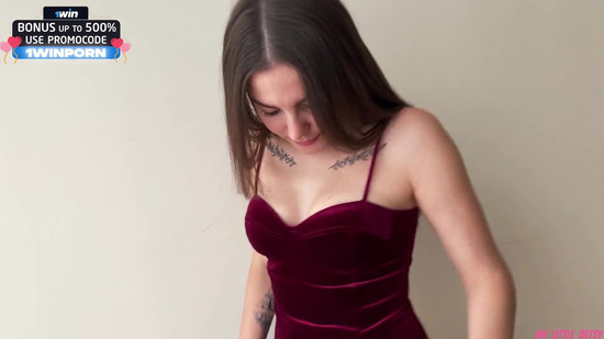 Отчим позвонил мне в момент когда парень делал мне куни