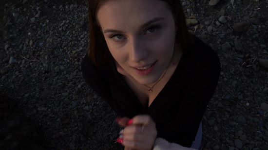 Глубокий минет! Девушка решила сделать парню глубокий минет в красивом месте