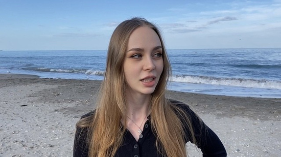 Русская девушка отсосала незнакомцу за помощь