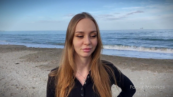 Русская девушка отсосала незнакомцу за помощь