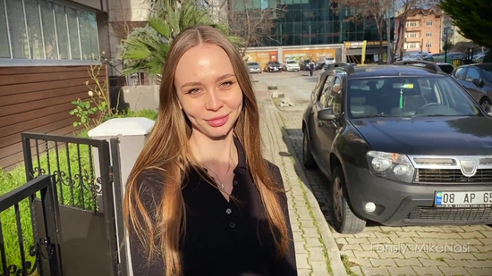 Русская девушка отсосала незнакомцу за помощь