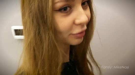 Русская девушка отсосала незнакомцу за помощь