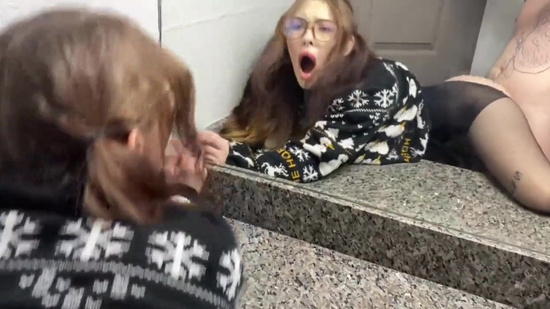 Изменила парню, пока он принимал душ