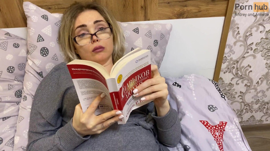 Покажи, что у тебя там.. - Ну мне некогда...