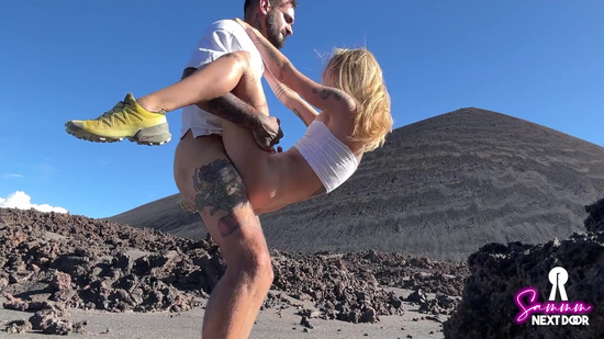 Посмотрели на вулкан и занялись сексом на его фоне