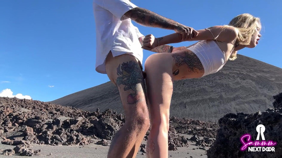 Посмотрели на вулкан и занялись сексом на его фоне