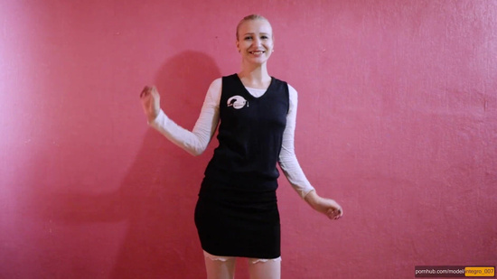 Русская студентка скачет на члене, стонет, а в конце принимает сперму в рот