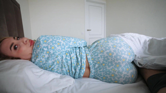 Моя похотливая мачеха проснулась и захотела секса