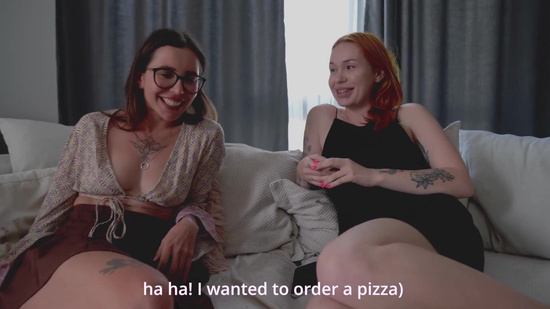 Если мы закажем пиццу, а приедет симпатичный курьер, ты готова расплатиться как в порнушке?