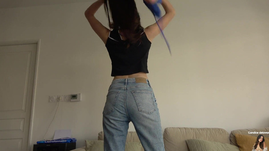 Легкий домашний стриптиз со сладкой девушкой