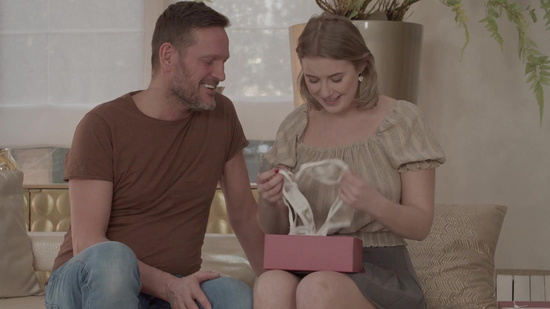 Как Влюбить ДЕВУШКУ в себя? Приготовь Подарок и Красивый Секс